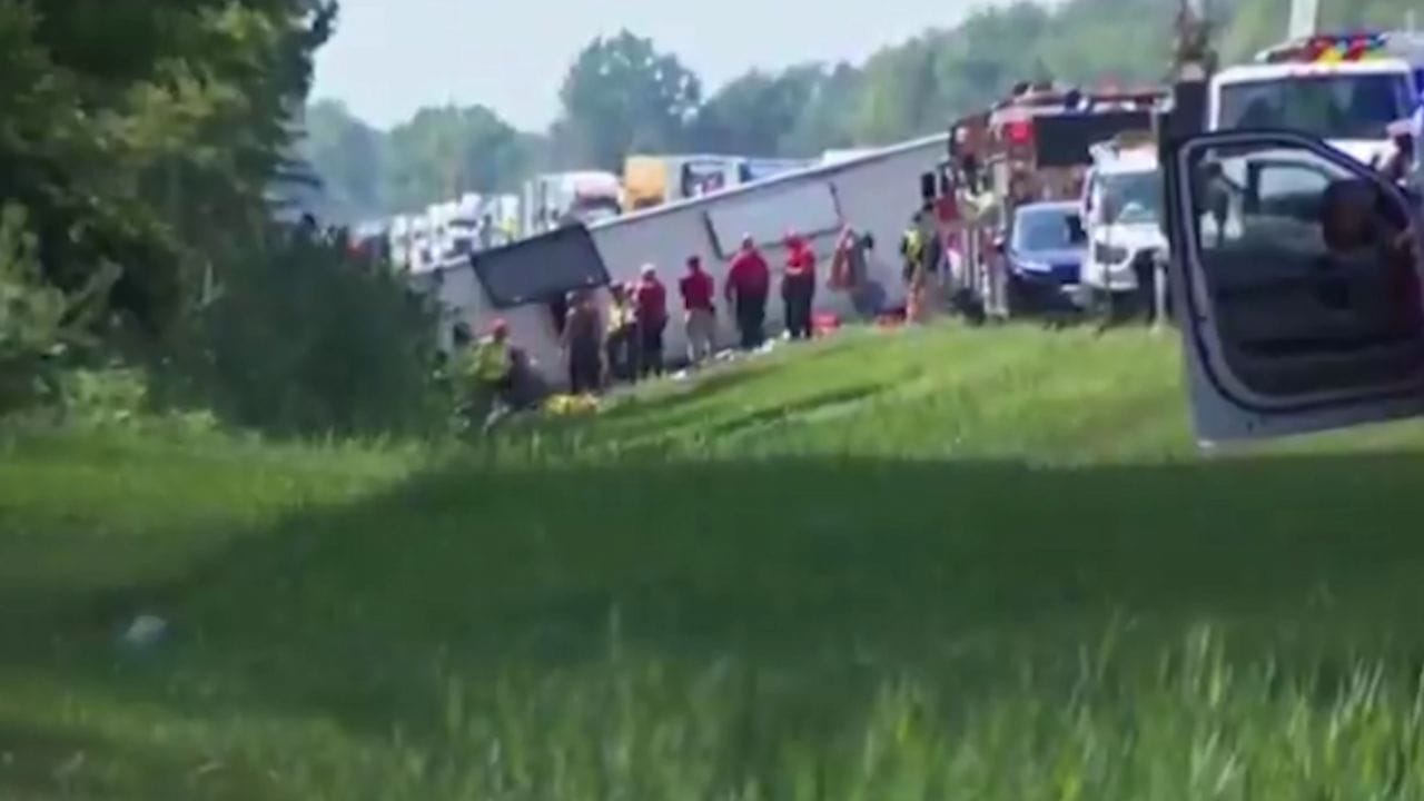 Road accident: ভারতীয়, চিনা পর্যটকদের নিয়ে নিউইয়র্কে উল্টে গেল বাস, মৃত কমপক্ষে ৫ Road accident: ভারতীয়, চিনা পর্যটকদের নিয়ে নিউইয়র্কে উল্টে গেল বাস, মৃত কমপক্ষে ৫