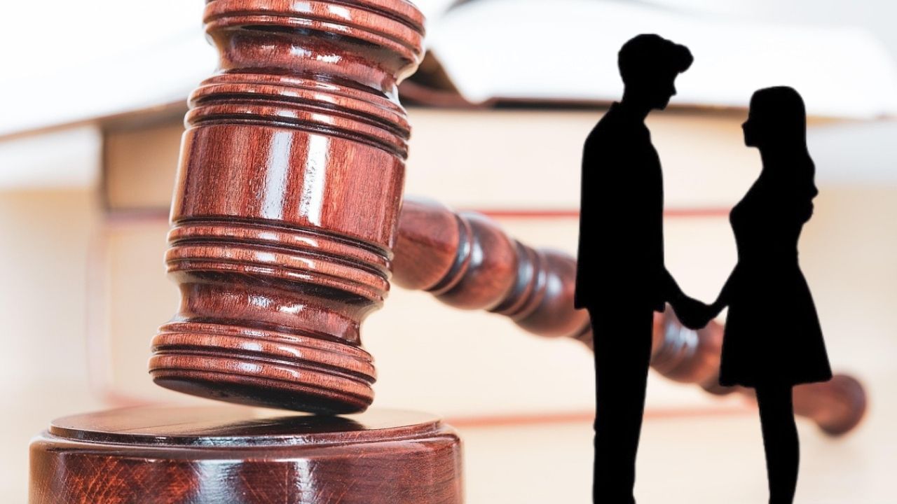 প্রাপ্তবয়স্ক মহিলাকে বিবাহিত পুরুষের সঙ্গে সহবাস আটকাতে পারে আইন? উত্তর দিল হাই কোর্ট প্রাপ্তবয়স্ক মহিলাকে বিবাহিত পুরুষের সঙ্গে সহবাস আটকাতে পারে আইন? উত্তর দিল হাই কোর্ট