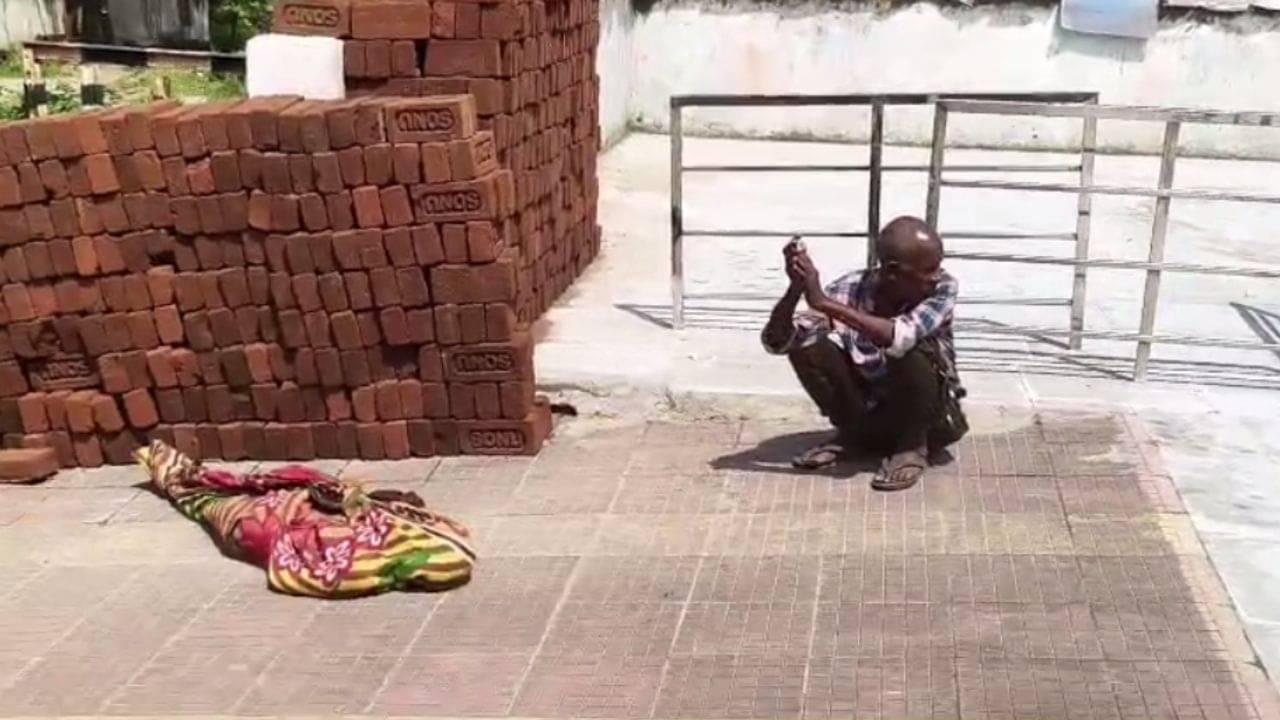 Indian Railways: ট্রেনের ভিতরই মৃত্যু মহিলার, ৬ ঘণ্টা স্ত্রীর দেহ নিয়ে প্ল্যাটফর্মে বসে থাকলেন স্বামী