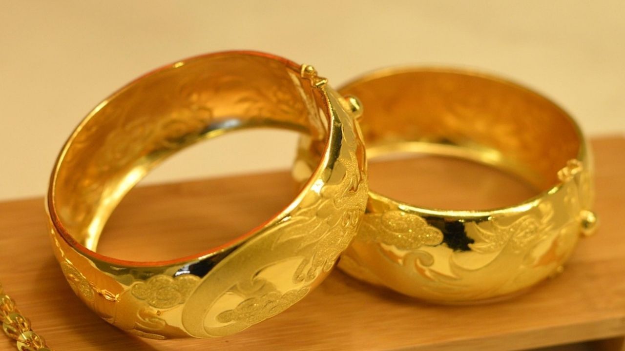 Kolkata: সর্ষের মধ্যে ভূত! ব্যাঙ্কের লকার থেকে ৬০ লক্ষ টাকার সোনার গয়না 'গায়েব'-র তদন্তে নেমে থ পুলিশ Kolkata: সর্ষের মধ্যে ভূত! ব্যাঙ্কের লকার থেকে ৬০ লক্ষ টাকার সোনার গয়না 'গায়েব'-র তদন্তে নেমে থ পুলিশ