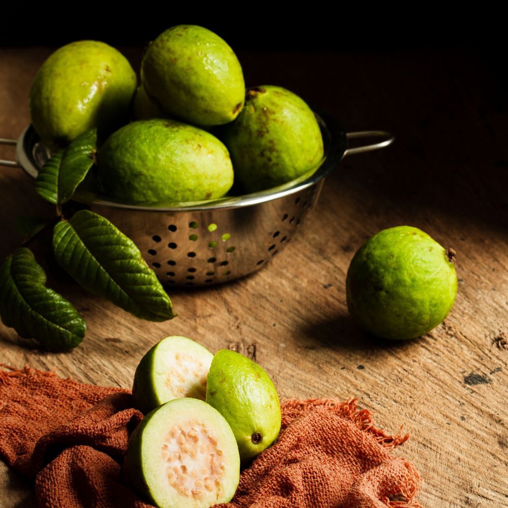 ভাল কোলেস্টেরল (HDL) বাড়ায় – রোজ একটি করে পেয়ারা খেলে শরীরে উপকারী কোলেস্টেরলের মাত্রা বাড়ে। যার ফলে হৃদযন্ত্র সুস্থ থাকে।
