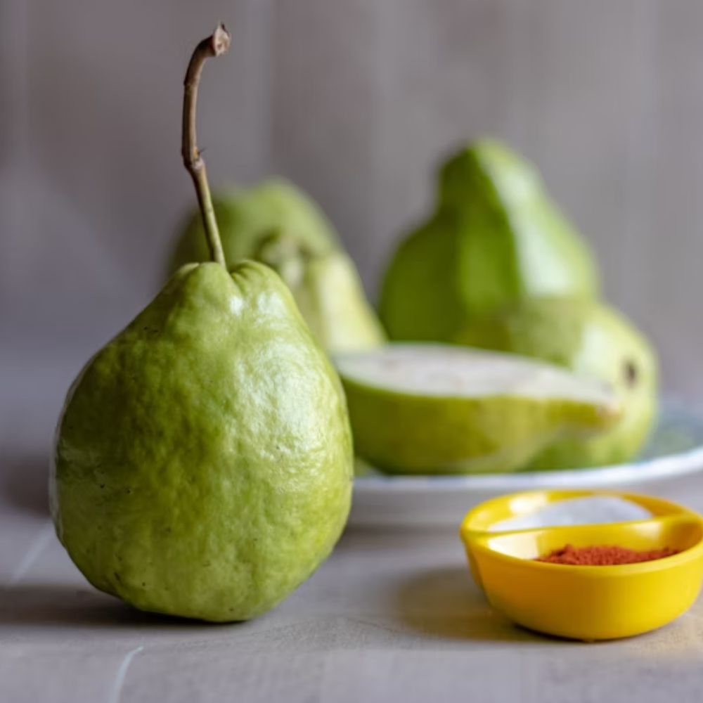 হার্ট অ্যাটাকের ঝুঁকি কমায় – নিয়মিত একটি করে পেয়ারা যদি খান, তা হলে রক্তনালীর ব্লকেজ রোধ করে এবং হৃদরোগের সম্ভাবনা হ্রাস করে।
