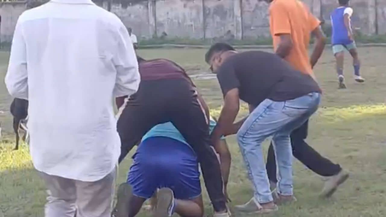 Jyotipriya Mallick:  খেলা হবে দিবসে খেলতে গিয়ে পড়ে গেলেন জ্যোতিপ্রিয়, উঠে দাঁড়িয়ে বললেন...