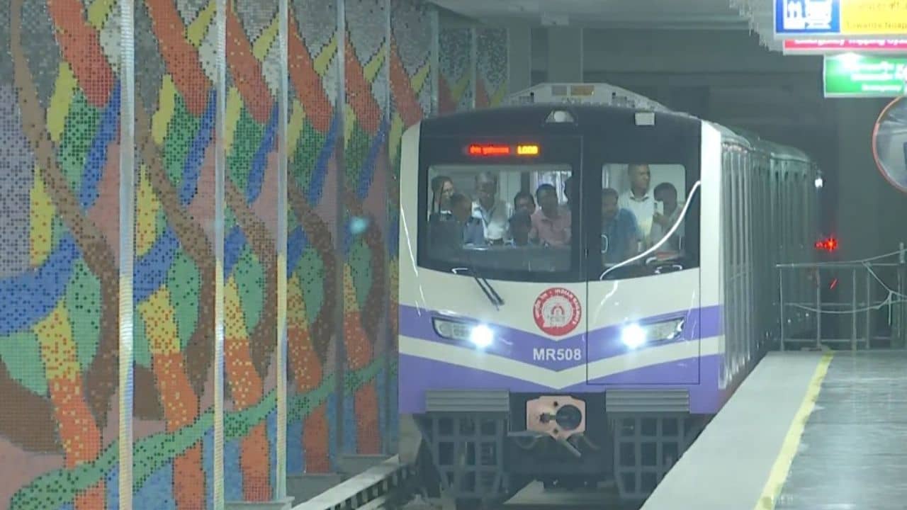 Kolkata Metro Fare: এয়ারপোর্ট থেকে শিয়ালদহ বা রুবি যাবেন? নতুন মেট্রোয় কত ভাড়া পড়বে, জেনে নিন