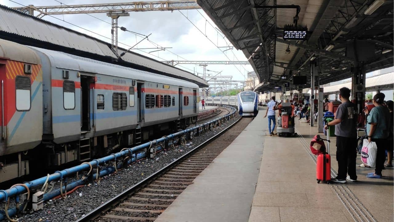 Railways: ট্রেনে এক্সট্রা লাগেজ নিয়ে উঠলেই দিতে হবে অতিরিক্ত টাকা, আসছে কড়া নিয়ম