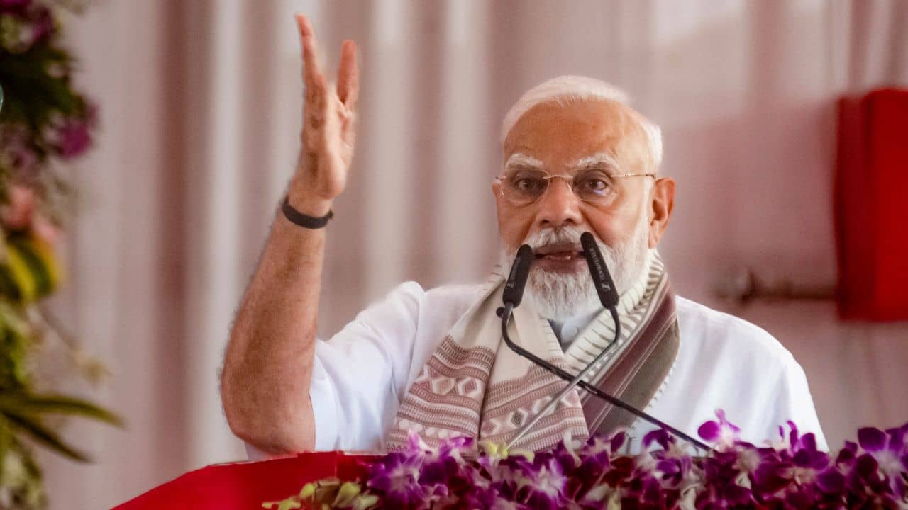 PM Narendra Modi: মোদীর সভায় গিজগিজে ভিড়, বিহার পেল ১৩ হাজার কোটি টাকার উপহার