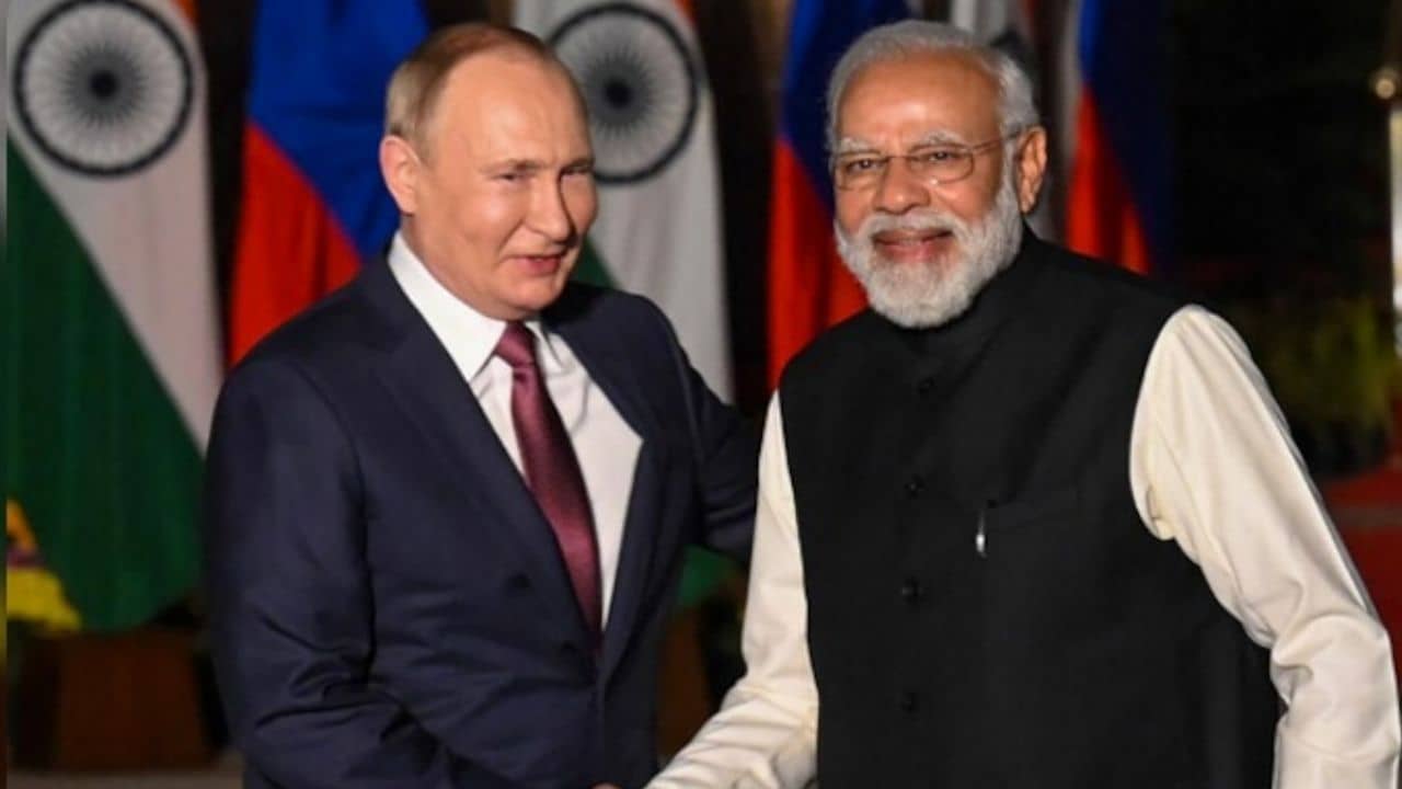 India-Russia: ভারত যদি রাশিয়া থেকে তেল কেনা বন্ধ করে..., ট্রাম্পের শুল্কের পাল্টা চাল কী হবে, বলে দিলেন পুতিনের রাষ্ট্রদূতই