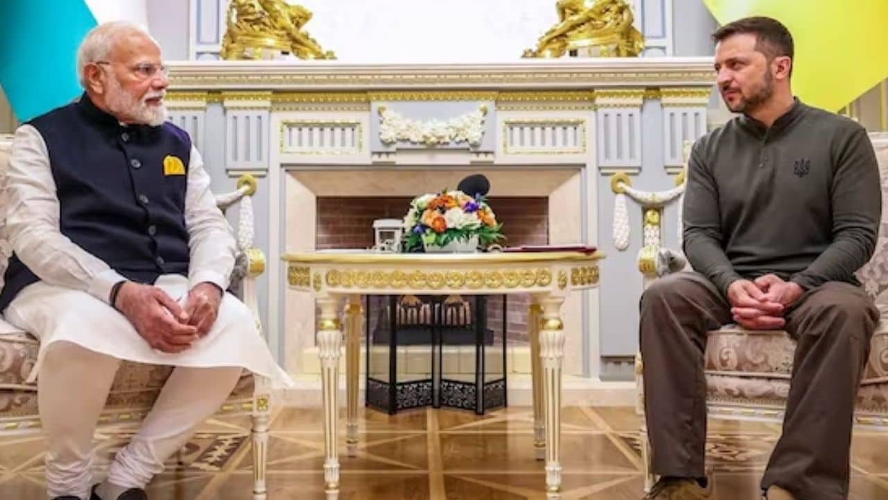 PM Modi-Zelenskyy: চিনে পা রাখতেই প্রধানমন্ত্রীর কাছে তড়িঘড়ি ফোন এল জ়েলেনস্কির, কী বললেন তিনি?