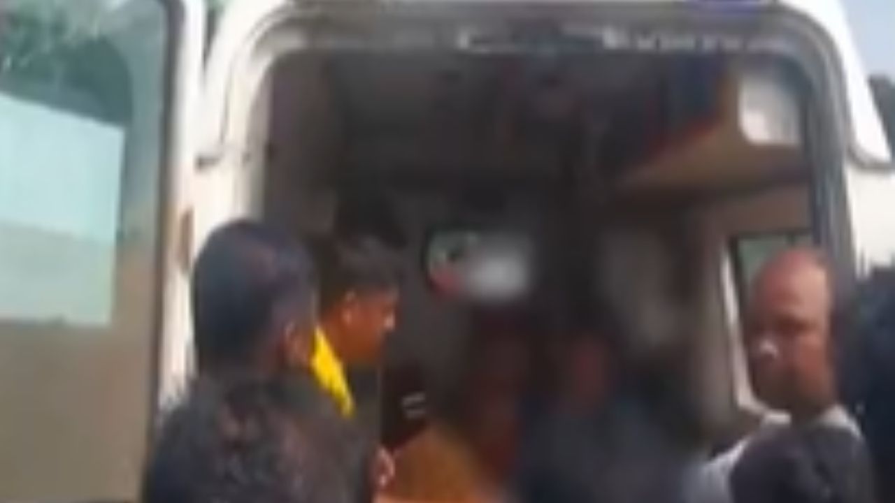 Puri Girl Death: ১৪ দিন যুদ্ধে করে হেরে গেল পুরীর দ্বগ্ধ কিশোরী, মৃত্যুর পরই পুলিশ বলল, 'কেউ আগুন লাগায়নি'! Puri Girl Death: ১৪ দিন যুদ্ধে করে হেরে গেল পুরীর দ্বগ্ধ কিশোরী, মৃত্যুর পরই পুলিশ বলল, 'কেউ আগুন লাগায়নি'!