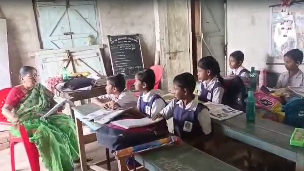 School: ৪ হাজারের বেশি শিক্ষক থাকবেন না স্কুলে, কী হবে পড়াশোনার? School: ৪ হাজারের বেশি শিক্ষক থাকবেন না স্কুলে, কী হবে পড়াশোনার?