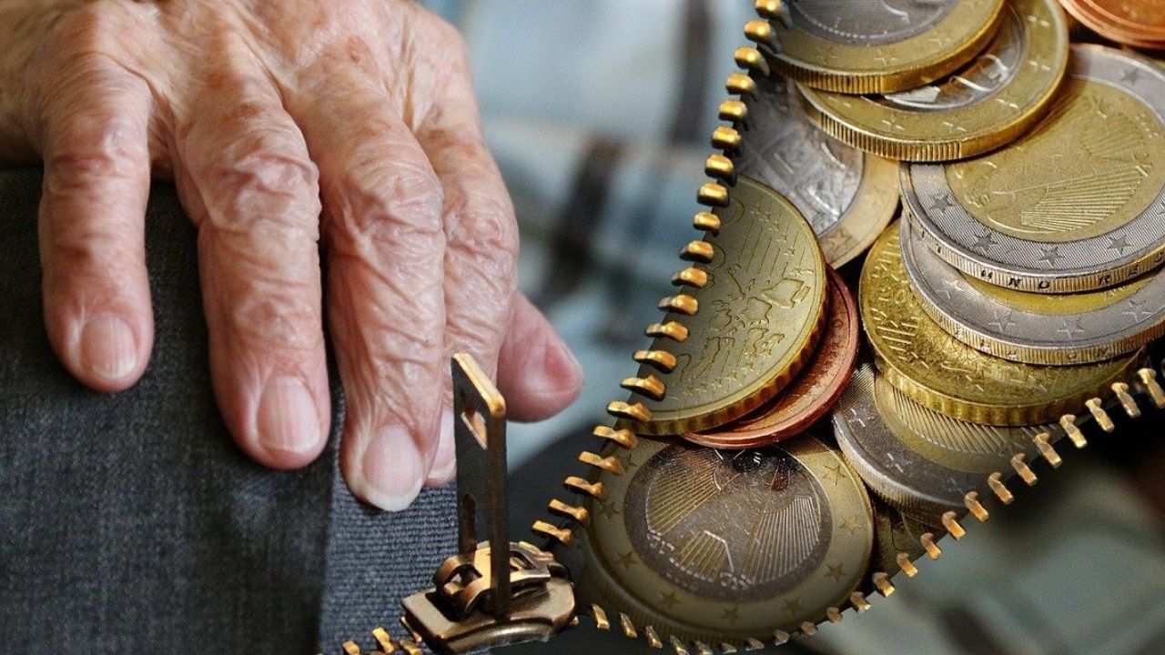 সেপ্টেম্বরে সরকারি কর্মীদের পেনশনের নিয়মে আসছে বিরাট পরিবর্তন, এখনই জেনে রাখুন সেপ্টেম্বরে সরকারি কর্মীদের পেনশনের নিয়মে আসছে বিরাট পরিবর্তন, এখনই জেনে রাখুন