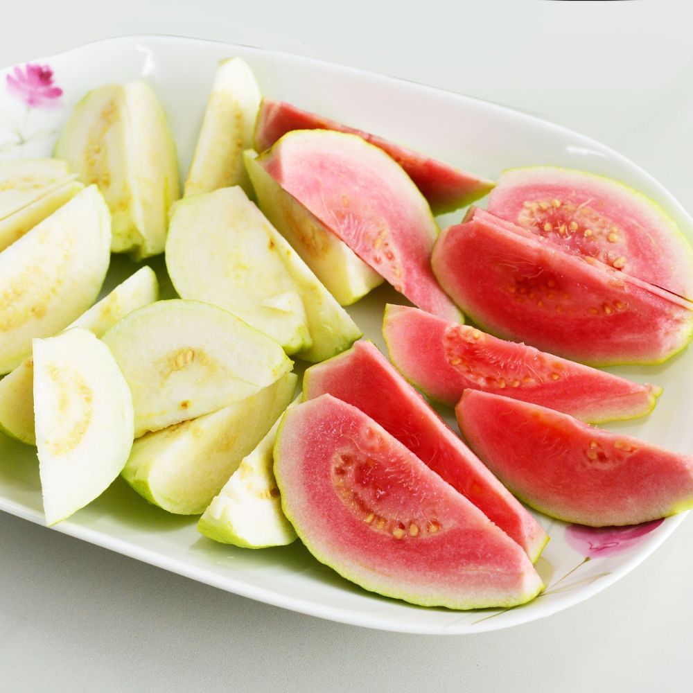 ইমিউন সিস্টেম মজবুত করে – পেয়ারার ভেতর থাকা ভিটামিন সি ও অন্যান্য অ্যান্টিঅক্সিডেন্ট শরীরের প্রতিরোধ ক্ষমতা বাড়ায়।
