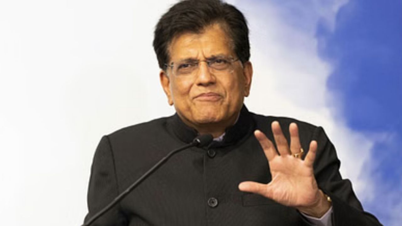 India Economy: 'কারোর সামনে মাথা নত করবে না ভারত', শুল্ক-হুমকির মুখে স্পষ্ট বার্তা বাণিজ্য মন্ত্রীর India Economy: 'কারোর সামনে মাথা নত করবে না ভারত', শুল্ক-হুমকির মুখে স্পষ্ট বার্তা বাণিজ্য মন্ত্রীর