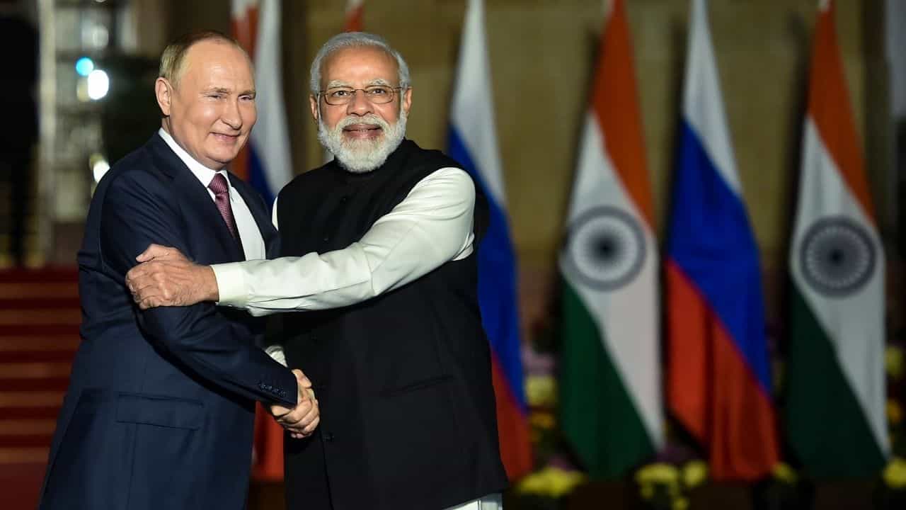 Vladimir Putin India Visit: ফেরালেন না মোদীর আমন্ত্রণ, ভারতে আসছেন রুশ প্রেসিডেন্ট পুতিন, ট্রাম্পকে 'ঘোল' খাওয়ানো শুরু? Vladimir Putin India Visit: ফেরালেন না মোদীর আমন্ত্রণ, ভারতে আসছেন রুশ প্রেসিডেন্ট পুতিন, ট্রাম্পকে 'ঘোল' খাওয়ানো শুরু?