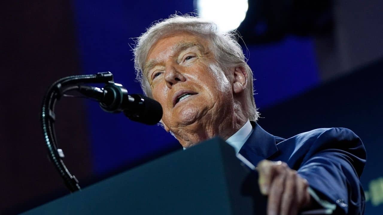 US-Russia: রুশ তেল কেনায় ভারতকে সাজা, সেই পুতিনের সঙ্গেই দেখা করতে ছুটছেন ট্রাম্প! কী হবে?