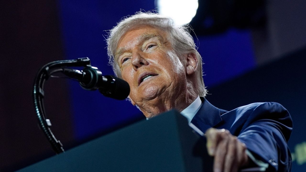 US-Russia: রুশ তেল কেনায় ভারতকে 'সাজা', সেই পুতিনের সঙ্গেই দেখা করতে ছুটছেন ট্রাম্প! কী হবে? US-Russia: রুশ তেল কেনায় ভারতকে 'সাজা', সেই পুতিনের সঙ্গেই দেখা করতে ছুটছেন ট্রাম্প! কী হবে?