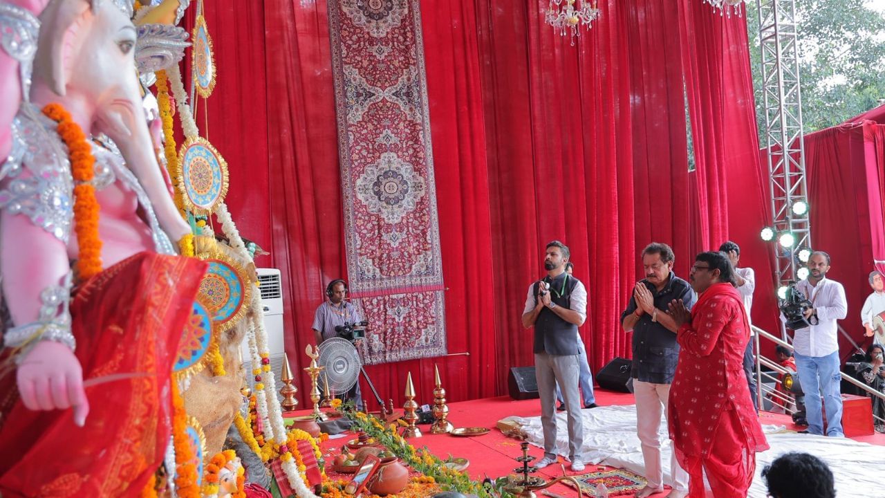 টিভি৯ নেটওয়ার্ক আয়োজিত 'ফেস্টিভাল অব ইন্ডিয়া' এই প্রথম নয়। গত দু'বছর ধরে রমরমিয়ে চলছে এই অনুষ্ঠান। যা চলতি বছরে পা দিয়েছে তৃতীয় বর্ষে।