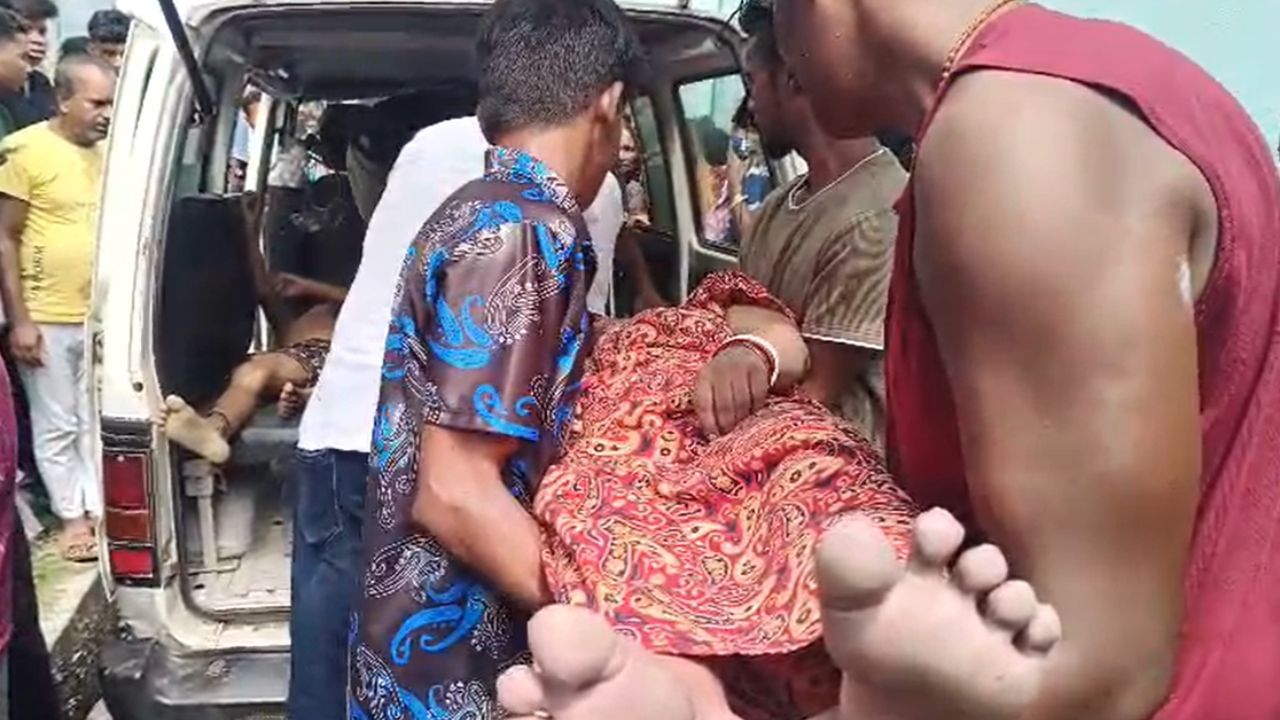 Malda: বিছানায় ২ সন্তানের নিথর দেহ, ঝুলছেন মহিলা, মর্মান্তিক ঘটনা মালদহে Malda: বিছানায় ২ সন্তানের নিথর দেহ, ঝুলছেন মহিলা, মর্মান্তিক ঘটনা মালদহে