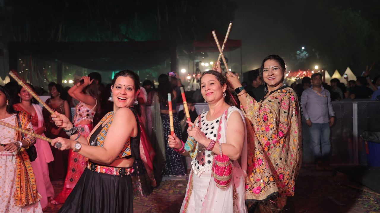 নেটওয়ার্কের এই অনুষ্ঠান যে শুধু বাঙালি সংস্কৃতির মধ্যেই সীমিত রয়েছে তা একেবারে নয়। 'ফেস্টিভাল অব ইন্ডিয়া' দেশের উৎসব। যা নয়াদিল্লির বুকে জড়ো করে এই দেশের প্রায় প্রতিটি সংস্কৃতিকে। তাদের মেলবন্ধনই বাঁচিয়ে রাখে এই অনুষ্ঠানকে।