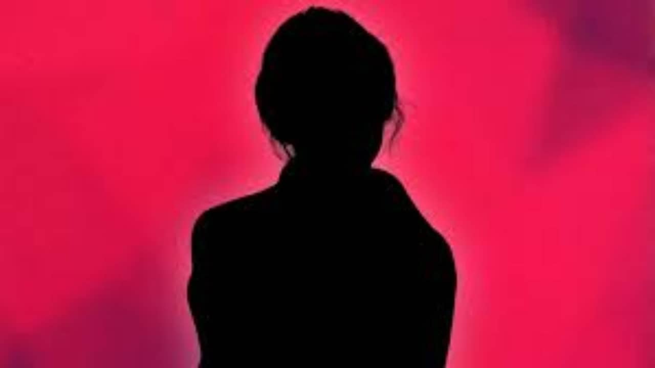 ব্যাঙ্ক অ্যাকাউন্টে দেহ ব্যবসার টাকাই রয়েছে! আদালতে চিৎকার নায়িকার, কী ঘটল?