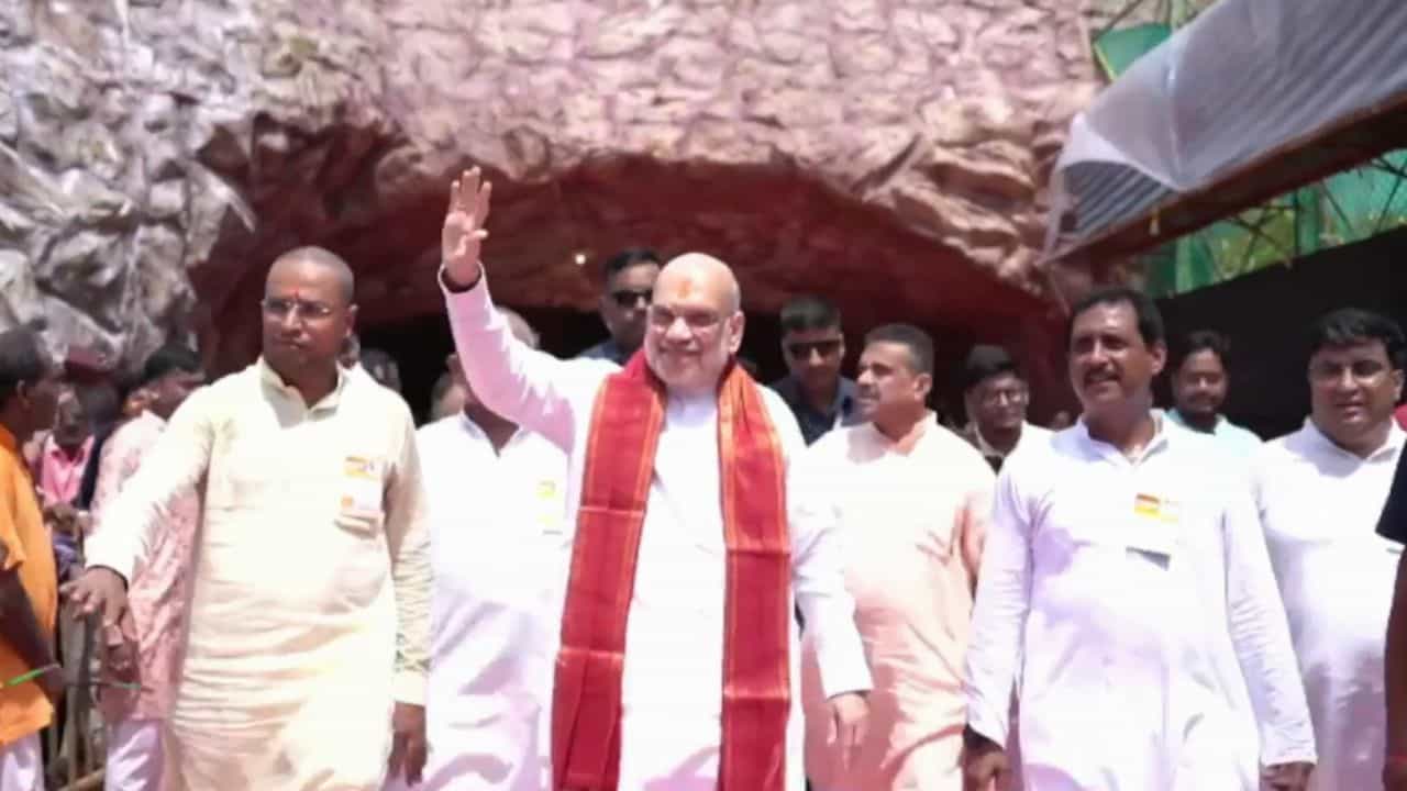 Santosh mitra square: 'মায়ের কাছে প্রার্থনা করলাম যাতে ভোটের পর বাংলায় শান্তি ফেরে', সন্তোষ মিত্র স্কোয়ারের পুজো উদ্বোধন করে বললেন শাহ