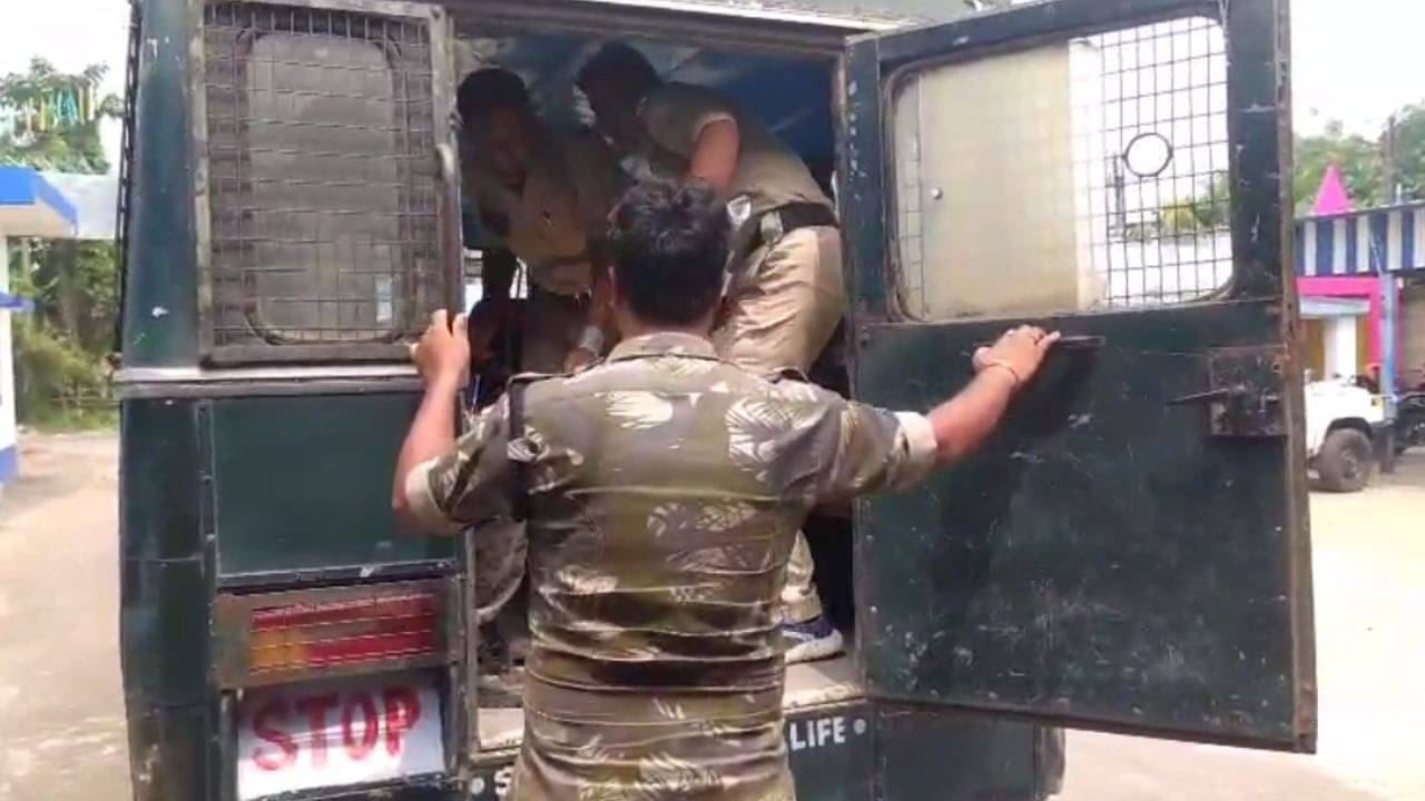 Goghat news: পুজোর আগে বিজেপি-তৃণমূল কর্মীরা গ্রেফতার একসঙ্গে, কেন?