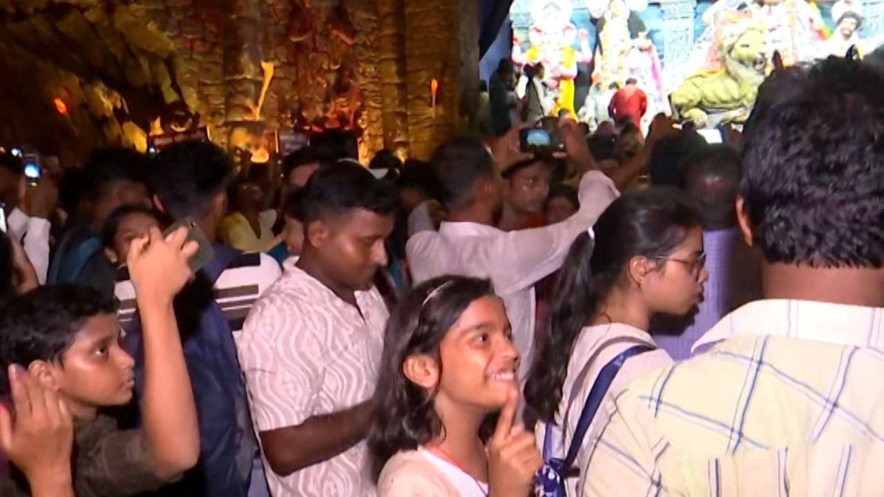 Asthami Puja Crowd