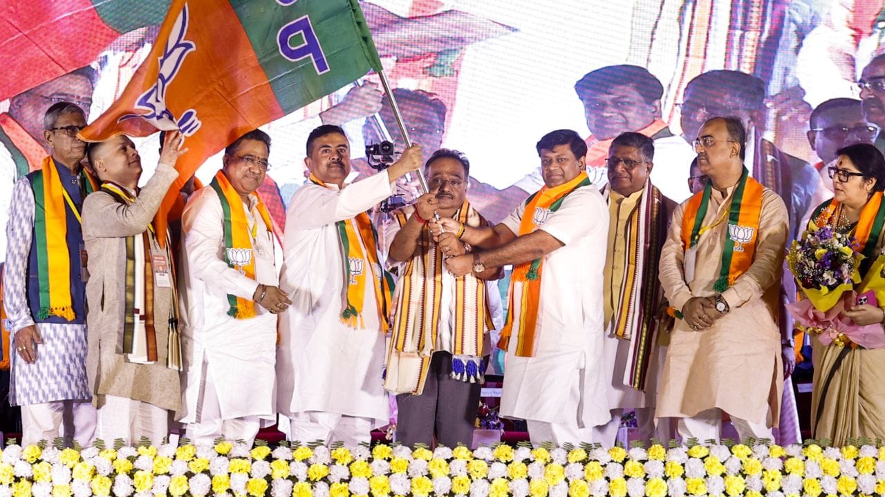 BJP in Durga Puja 2025: মহালয়ার পরেই শুরু হবে কাজ! বামেদের কায়দায় পুজো-প্রচারে বিজেপি BJP in Durga Puja 2025: মহালয়ার পরেই শুরু হবে কাজ! বামেদের কায়দায় পুজো-প্রচারে বিজেপি