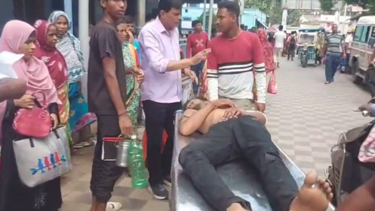 Bardhaman: একে অপরকে বেধড়ক মার, পুজোর আগে TMC vs TMC Bardhaman: একে অপরকে বেধড়ক মার, পুজোর আগে TMC vs TMC