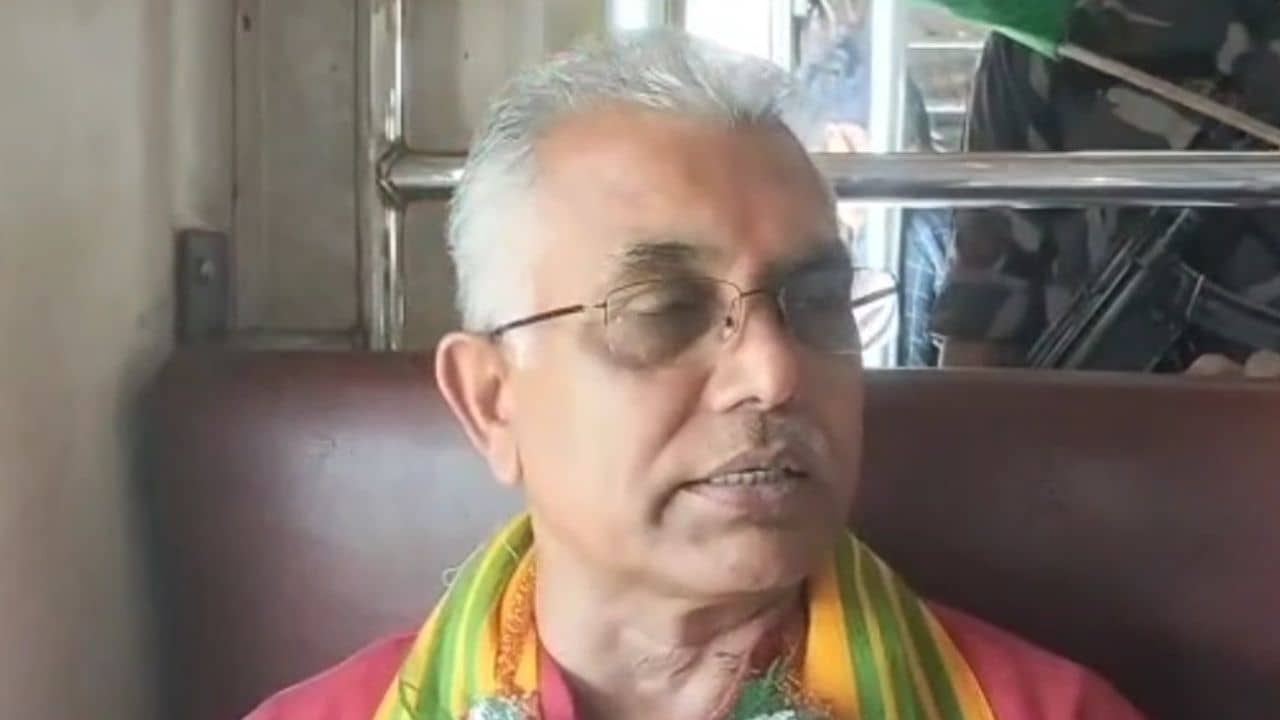 Dilip Ghosh: সত্যকে চাপার চেষ্টা চলছে, বেঙ্গল ফাইলস দেখতে ১২০ কিলোমিটার পথ উজালেন দিলীপ