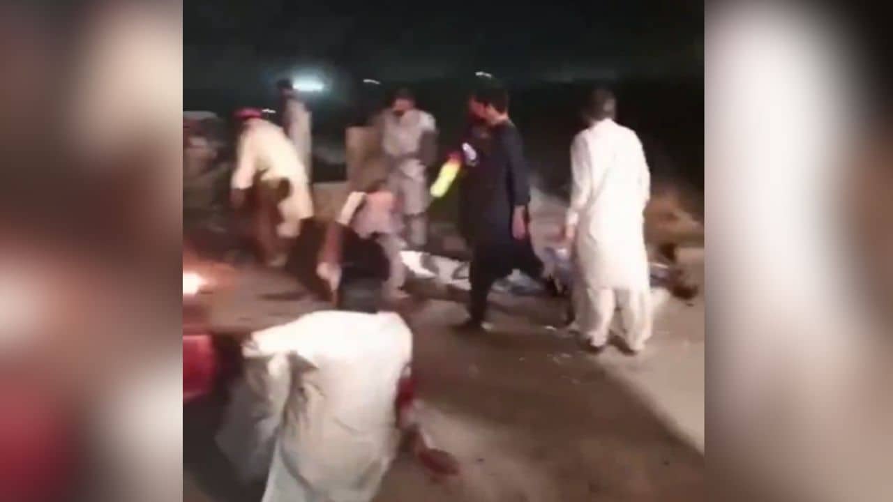 Blasts in Pakistan: একের পর এক বিস্ফোরণ, পাকিস্তানে মৃত কমপক্ষে ২৫