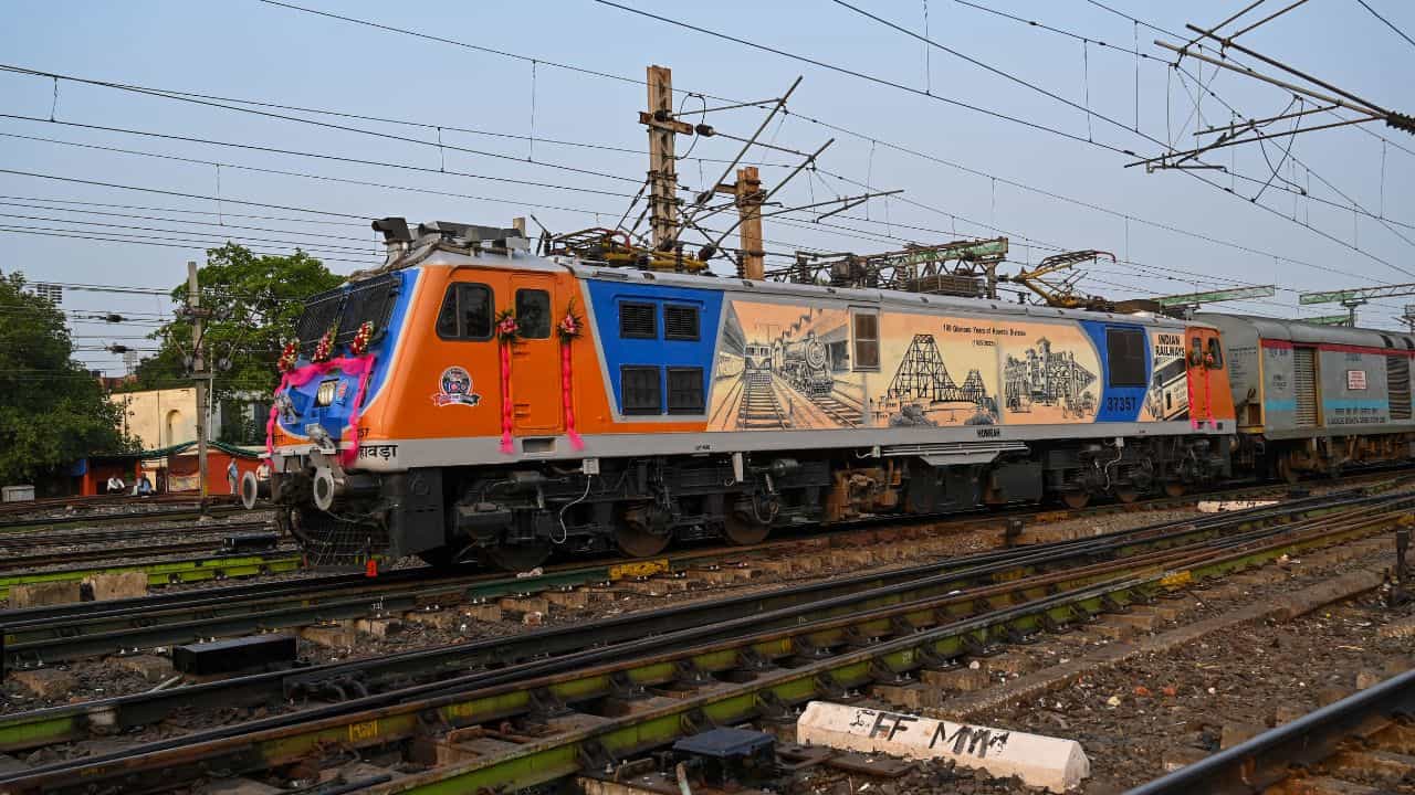 Busiest Rail Station: ভারতের ব্যস্ততম রেল স্টেশন, আপনিও হয়তো গিয়েছেন সেখানে, কিন্তু জানতেন কি? Busiest Rail Station: ভারতের ব্যস্ততম রেল স্টেশন, আপনিও হয়তো গিয়েছেন সেখানে, কিন্তু জানতেন কি?