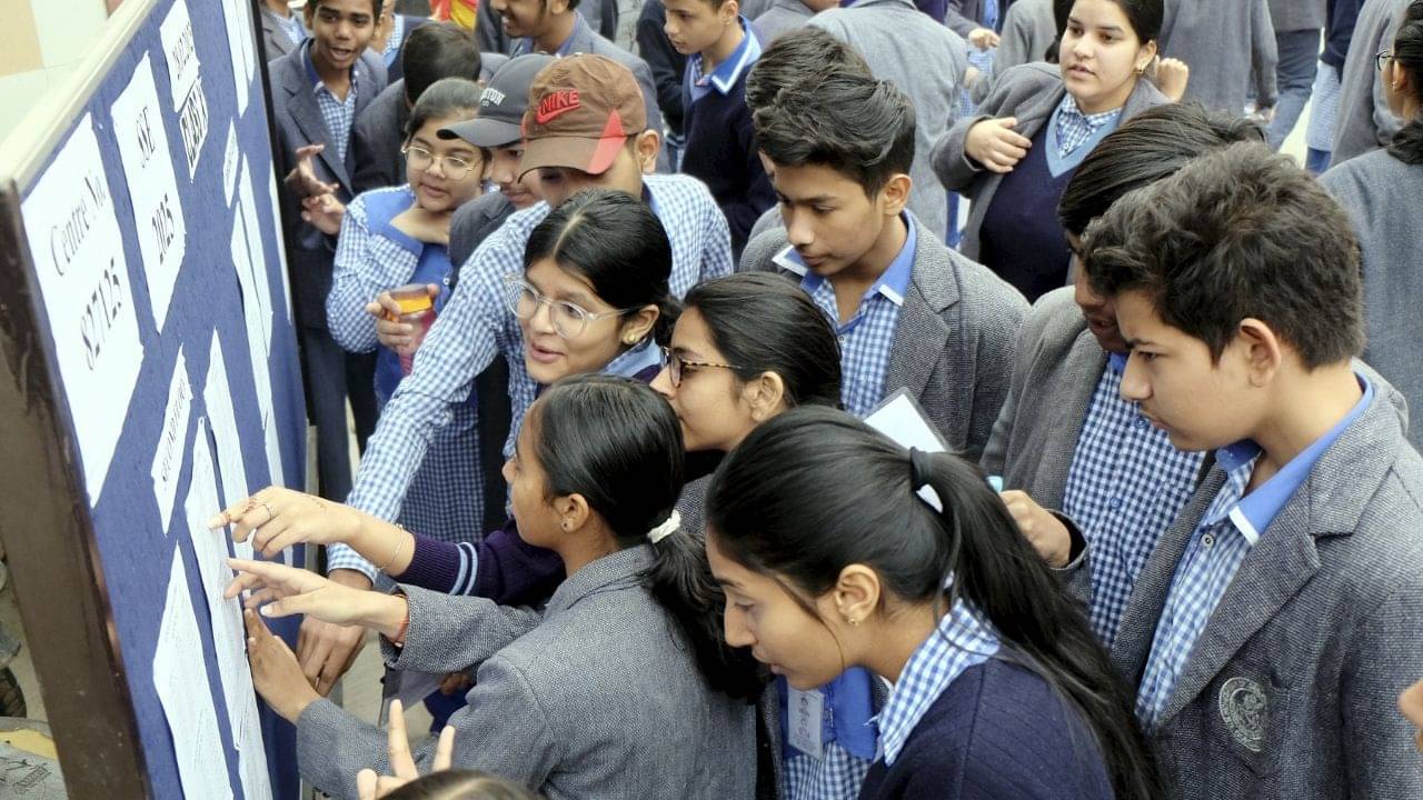 CBSE Examination: ১৭ ফেব্রুয়ারি থেকে CBSE-র দশম-দ্বাদশের পরীক্ষা শুরু, শেষ কবে?