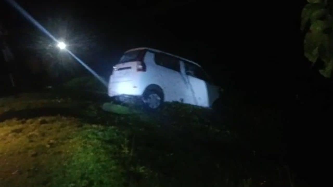 Cooch Behar: জলাশয়ে গিয়ে পড়ে গাড়ি, কোচবিহারে ভয়ঙ্কর দুর্ঘটনায় মৃত ৪