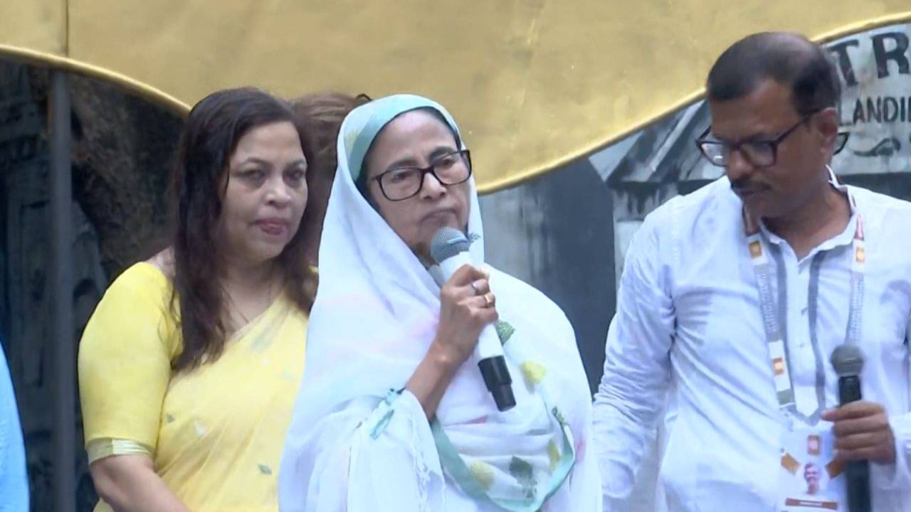 Mamata Banerjee on Durga puja: প্রতিমা নয়, প্যান্ডেলের উদ্বোধন করলাম, আগেভাগেই বলে দিলেন মমতা