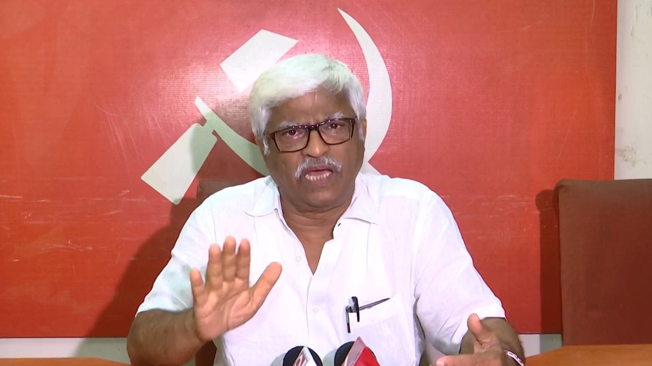CPIM in Election: ‘নওশাদ ডায়মন্ড-হারবারে দাঁড়াবে বলে দাঁড়ায়নি’, জোট গড়তে অতীত থেকে শিক্ষা নিতে চাইছে সিপিএম CPIM in Election: ‘নওশাদ ডায়মন্ড-হারবারে দাঁড়াবে বলে দাঁড়ায়নি’, জোট গড়তে অতীত থেকে শিক্ষা নিতে চাইছে সিপিএম