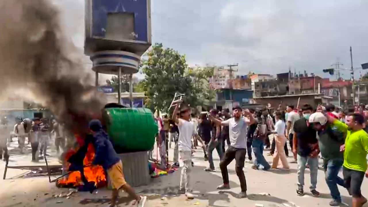 Nepal unrest: নেপালে বসবাসকারী ভারতীয় নাগরিকদের বড় বার্তা বিদেশমন্ত্রকের Nepal unrest: নেপালে বসবাসকারী ভারতীয় নাগরিকদের বড় বার্তা বিদেশমন্ত্রকের