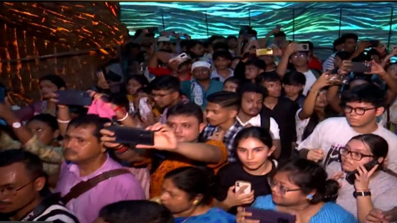 Crowds In The Durga Puja Mandap