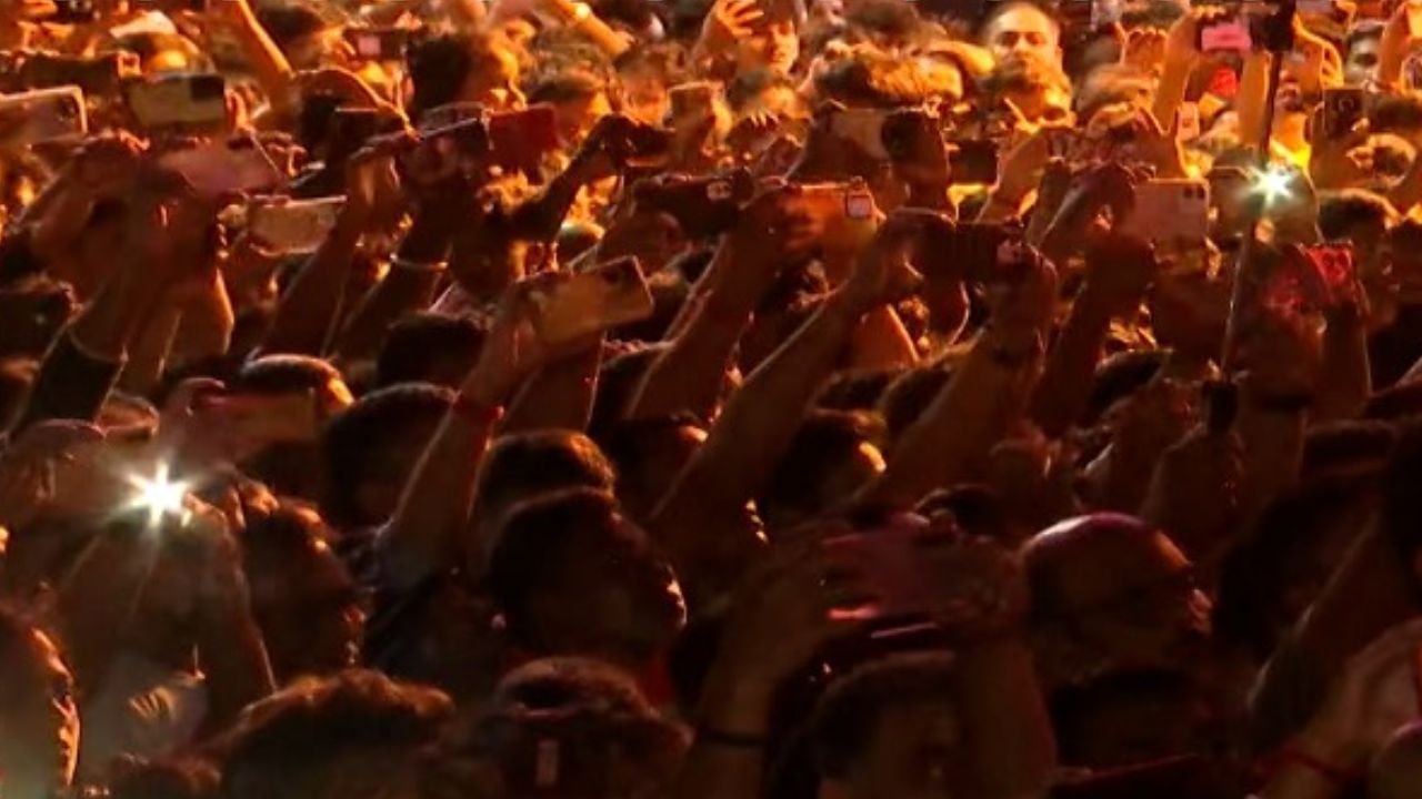 Durga Puja 2025, Maha Sasthi: ষষ্ঠীর সন্ধেয় কলকাতায় জনজোয়ার, উমার বোধন হতেই মণ্ডপে মণ্ডপে পাল্লা দিয়ে বাড়ছে ভিড় Durga Puja 2025, Maha Sasthi: ষষ্ঠীর সন্ধেয় কলকাতায় জনজোয়ার, উমার বোধন হতেই মণ্ডপে মণ্ডপে পাল্লা দিয়ে বাড়ছে ভিড়