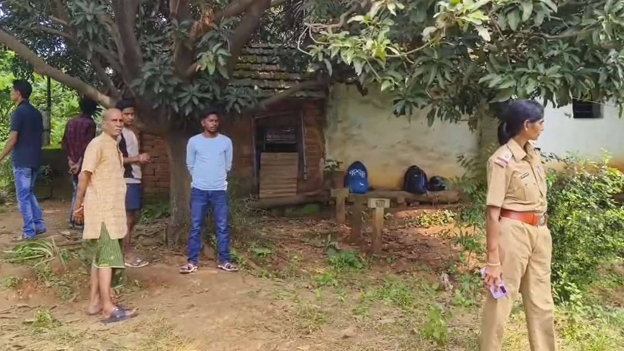 TMC Leader’s Death: দুর্গাপুরে তৃণমূলের বড় নেতার মৃত্যুতে ঘনাচ্ছে রহস্য! খুন নাকি নেপথ্য অন্য কারণ? উত্তর খুঁজছে পুলিশ