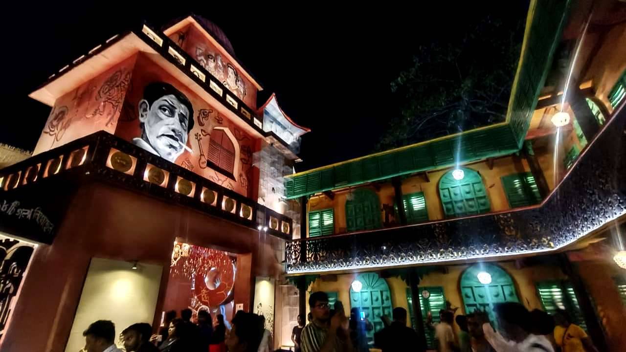 Durga Puja 2025: ঘুরছে ফেলুদা, দেখছেন সত্যজিৎ! মণ্ডপজুড়ে মগজাস্ত্রের কামাল, উত্তরের ‘গুপ্তধন’ দর্জিপাড়া সর্বজনীন