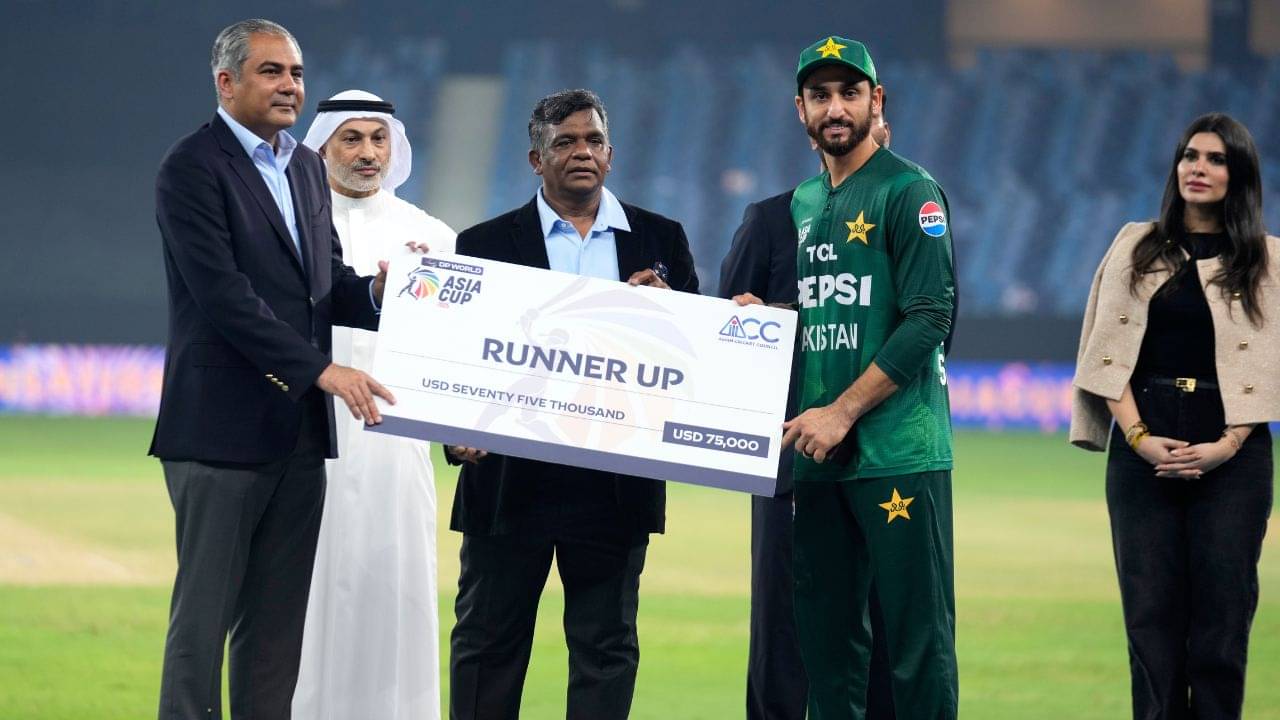 IND vs PAK Final: চ্যাম্পিয়ন হল ভারত, ট্রফি নিয়ে গেলেন পিসিবি চেয়ারম্যান!