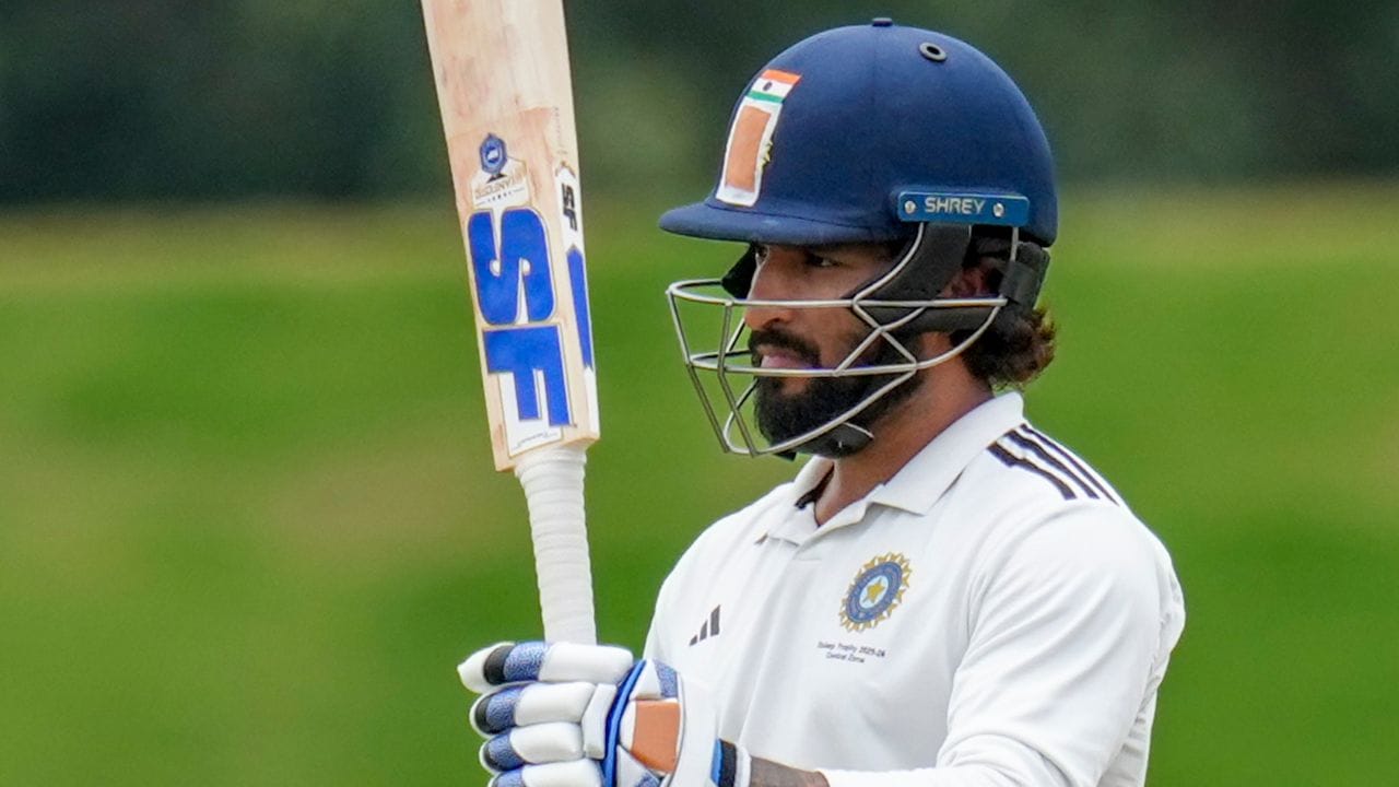 Rajat Patidar: ফাইনালে সেঞ্চুরি রজত পাতিদারের, ট্রফির স্বপ্নে বুঁদ সেন্ট্রাল জোন Rajat Patidar: ফাইনালে সেঞ্চুরি রজত পাতিদারের, ট্রফির স্বপ্নে বুঁদ সেন্ট্রাল জোন