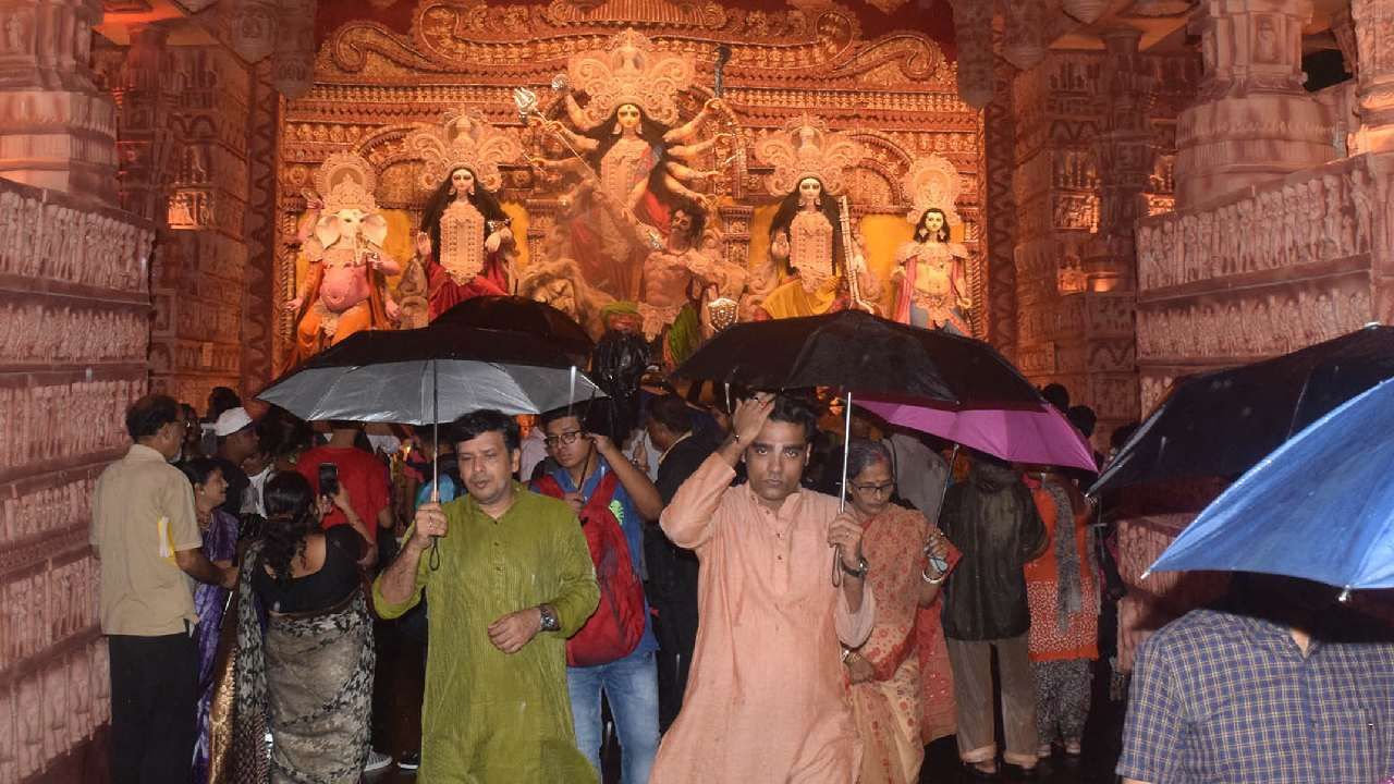 Rain in Durga Puja: ফের বঙ্গোপসাগরে ঘনীভূত গভীর নিম্নচাপ! ষষ্ঠী-সপ্তমী-অষ্টমীতে কেমন থাকবে আবহাওয়া? Rain in Durga Puja: ফের বঙ্গোপসাগরে ঘনীভূত গভীর নিম্নচাপ! ষষ্ঠী-সপ্তমী-অষ্টমীতে কেমন থাকবে আবহাওয়া?