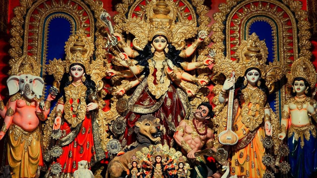 Durga Puja 2025: দুর্গাপুজোয় এ বার অঞ্জলি দেবেন কখন? দেবীর কীসে আগমন, কীসে গমন? জেনে নিন নির্ঘণ্ট
