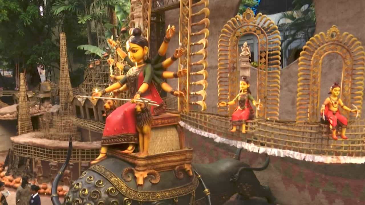 Hindustan park durga puja 2025: মা এখানে অন্যরূপে, হিন্দুস্তান পার্কের পুজোয় কিন্তু টুক করে ঘুরে আসতেই পারেন Hindustan park durga puja 2025: মা এখানে অন্যরূপে, হিন্দুস্তান পার্কের পুজোয় কিন্তু টুক করে ঘুরে আসতেই পারেন