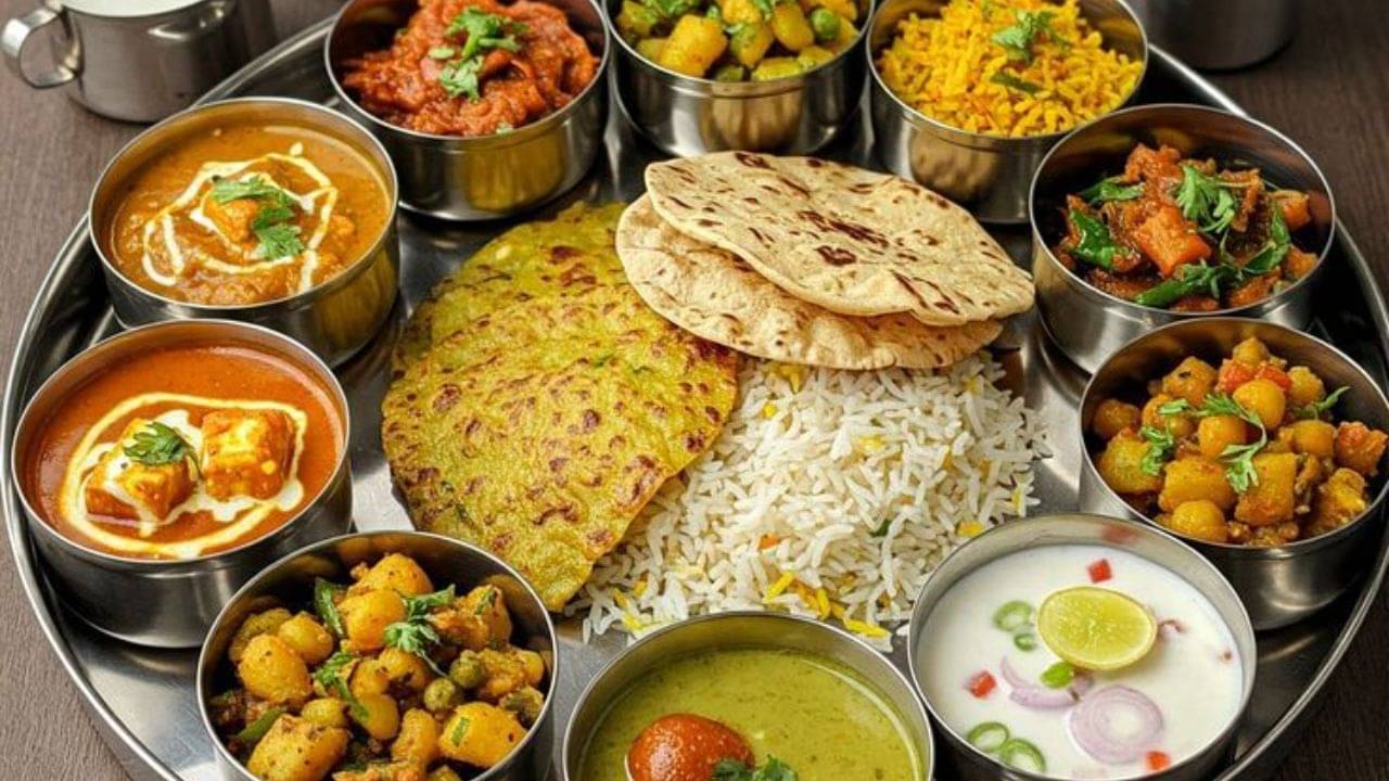 Durga Puja 2025 Special: অষ্টমীর অতিথি আপ্যায়ন করবেন নিরামিষ লাঞ্চ মেনুতে? রইল আইডিয়া