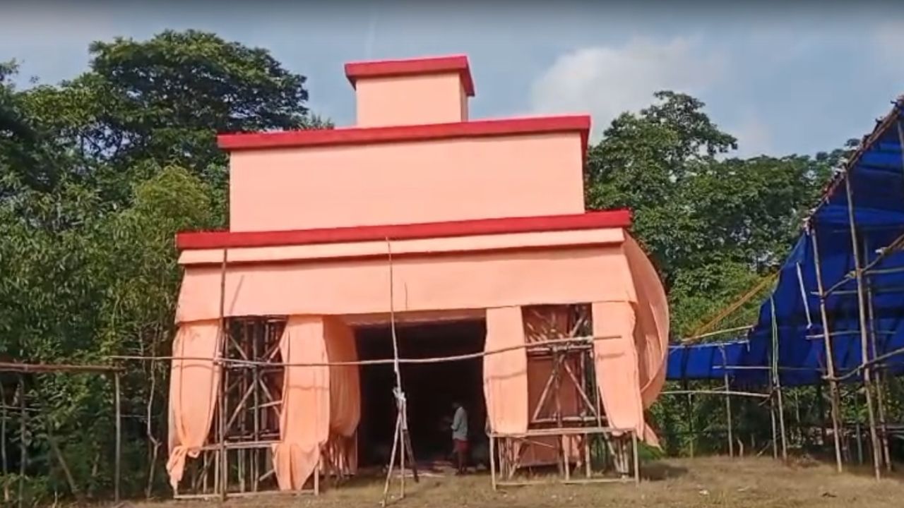 Durga Puja 2025: কে পাবে ১ লাখ ১০ হাজারের চেক! ঝামেলার জেরে পুজোর মুখে একই ক্লাব শুরু করল দু’টো পুজো