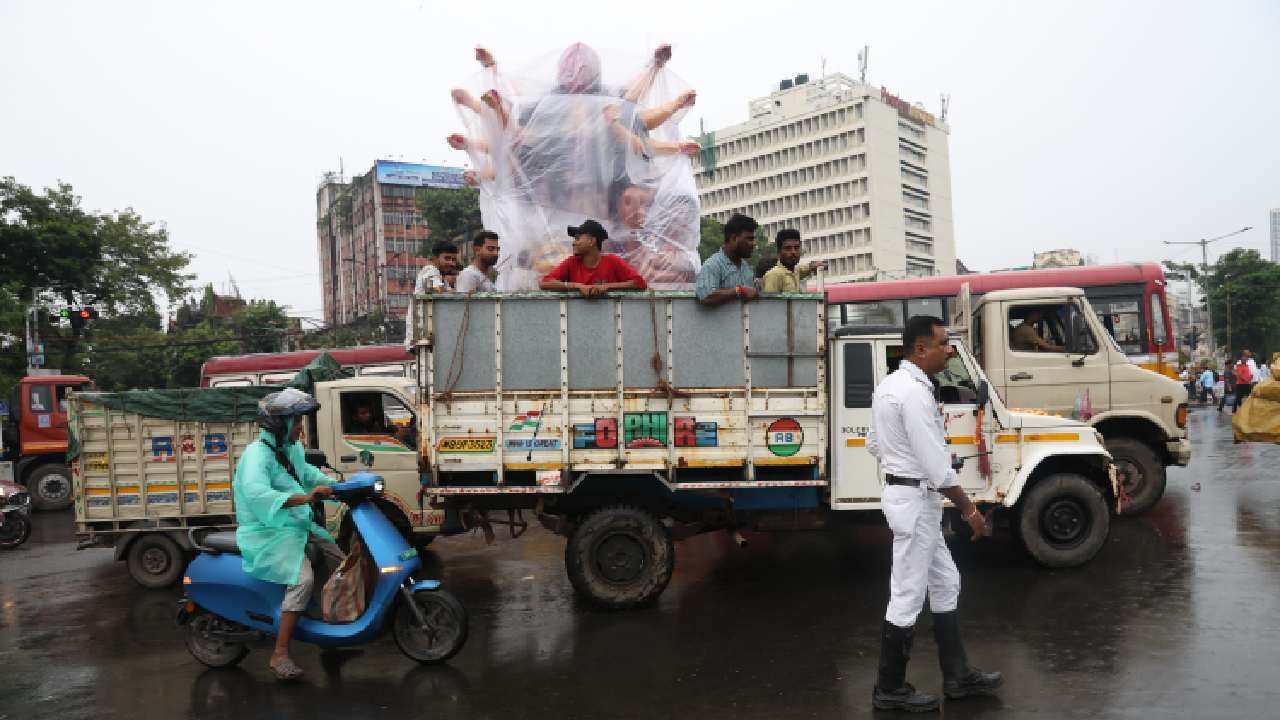 Rain in Durga Puja: সপ্তমী থেকে দশমী, গভীর নিম্নচাপের জেরে পুজোর চারদিন কোথায় কেমন বৃষ্টি? Rain in Durga Puja: সপ্তমী থেকে দশমী, গভীর নিম্নচাপের জেরে পুজোর চারদিন কোথায় কেমন বৃষ্টি?