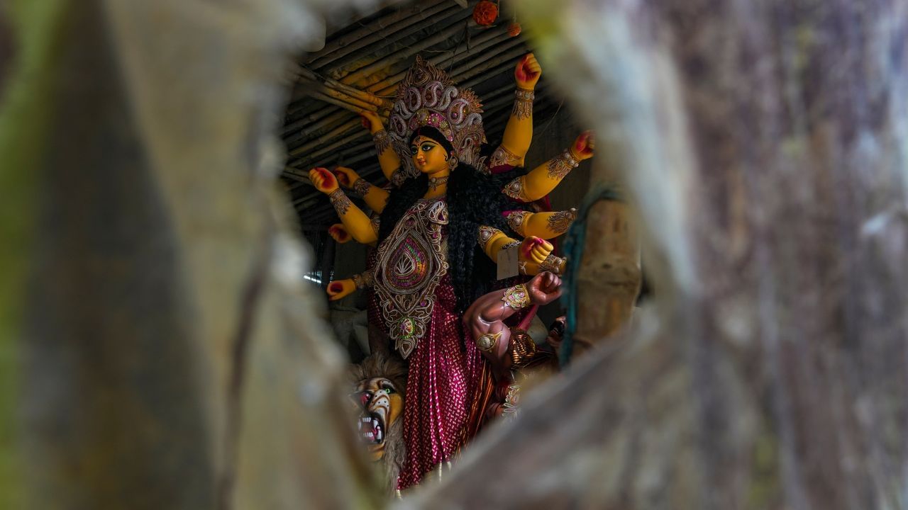 Weather Update: পুজো দেখতে কি আজ ছাতা নিয়ে বেরতে হবে? কী বলছে আবহাওয়া দফতর? Weather Update: পুজো দেখতে কি আজ ছাতা নিয়ে বেরতে হবে? কী বলছে আবহাওয়া দফতর?